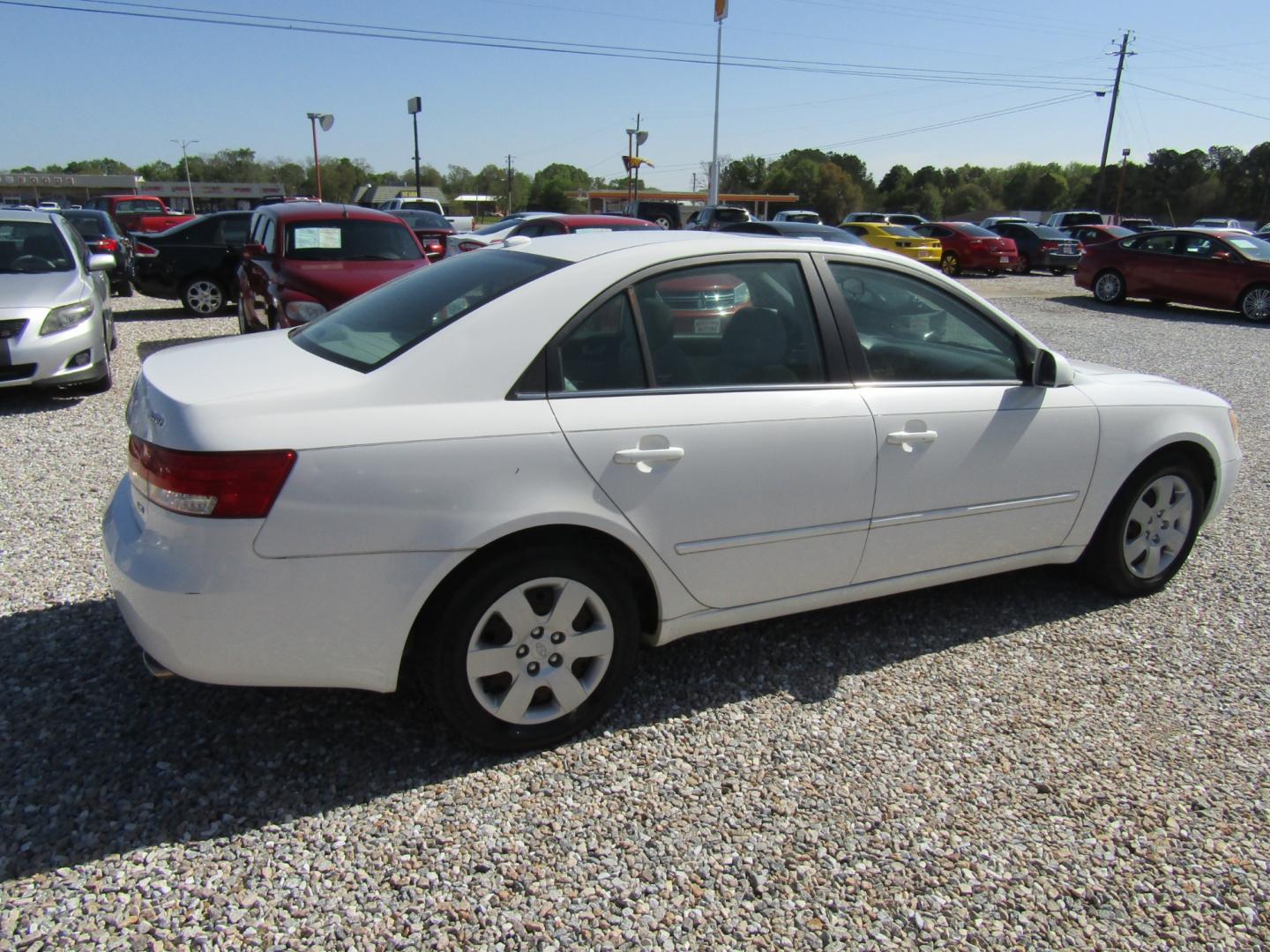 2008 White /Gray Hyundai Sonata (5NPET46F08H) , located at 15016 S Hwy 231, Midland City, AL, 36350, (334) 983-3001, 31.306210, -85.495277 - Photo#7